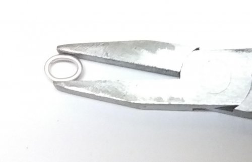 Judy Larson's Making Chain with Wubbers and Wire - , Contemporary Wire Jewelry, Making Chain, Chain Making , Butane Torch, Soldering, Solder, First squeeze one end slightly,